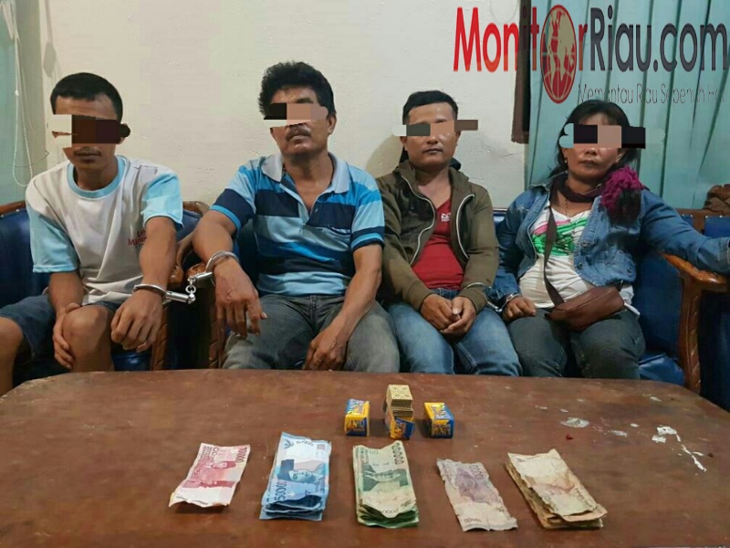 Berjudi, Seorang Wanita dan 3 Pria di Duri Diamankan Polisi