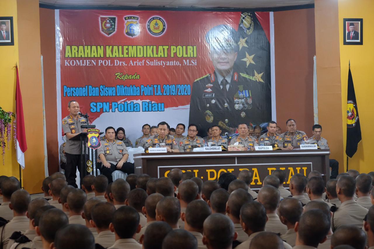 Kalemdiklat Polri Berikan Arahan Kepada 203 Siswa Bintara Polda Riau