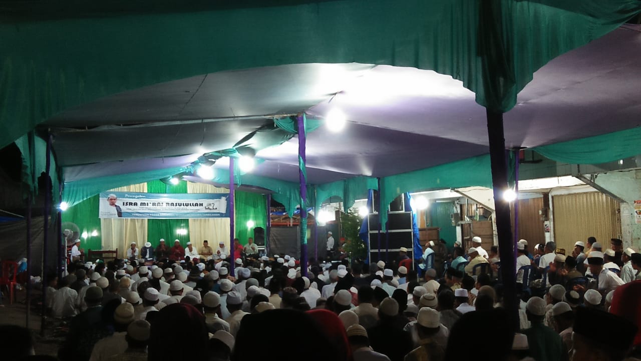Pasar Terapung Gelar Isra Mi'raj, Ribuan Jamaah Padati Jalan Yos Sudarso Tembilahan