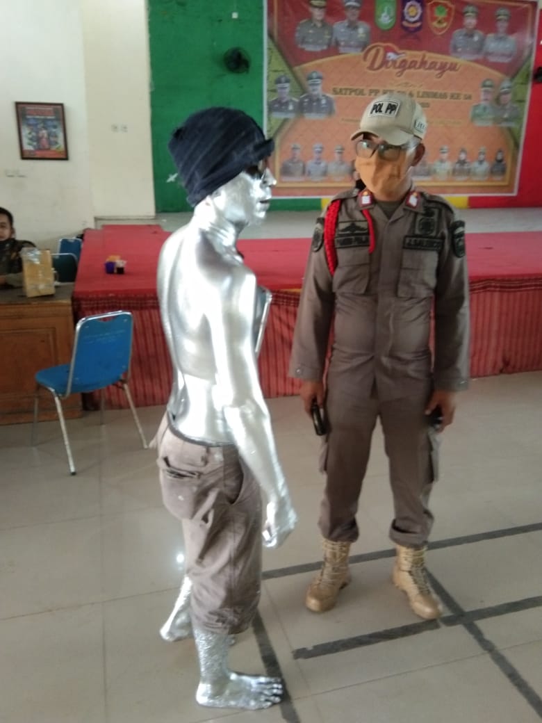 Satpol PP Dumai Amankan Satu Manusia Silver