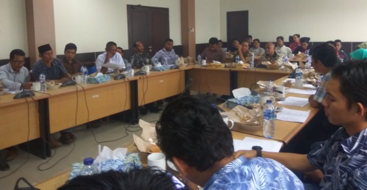 Infrastruktur Tak Kunjung Tuntas, Masyarakat Enok Sambangi Kantor DPRD Inhil