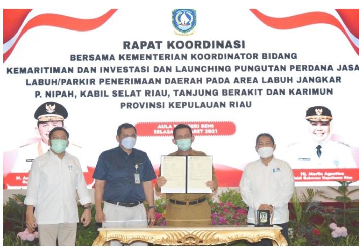 Gubernur Ansar Lauching Empat Titik Retribusi Labuh Jangkar