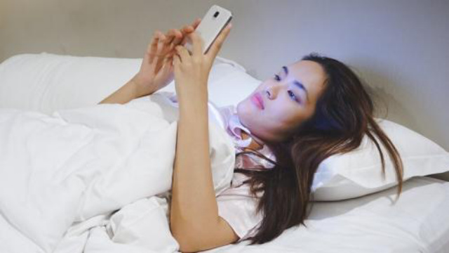 Benarkah Radiasi Sinar Biru Gadget Sebabkan Kanker hingga Katarak?