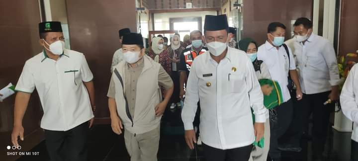 Gubernur Ansar Ahmad Sambut Kedatangan Menteri Bappenas Soeharso Monoarfa