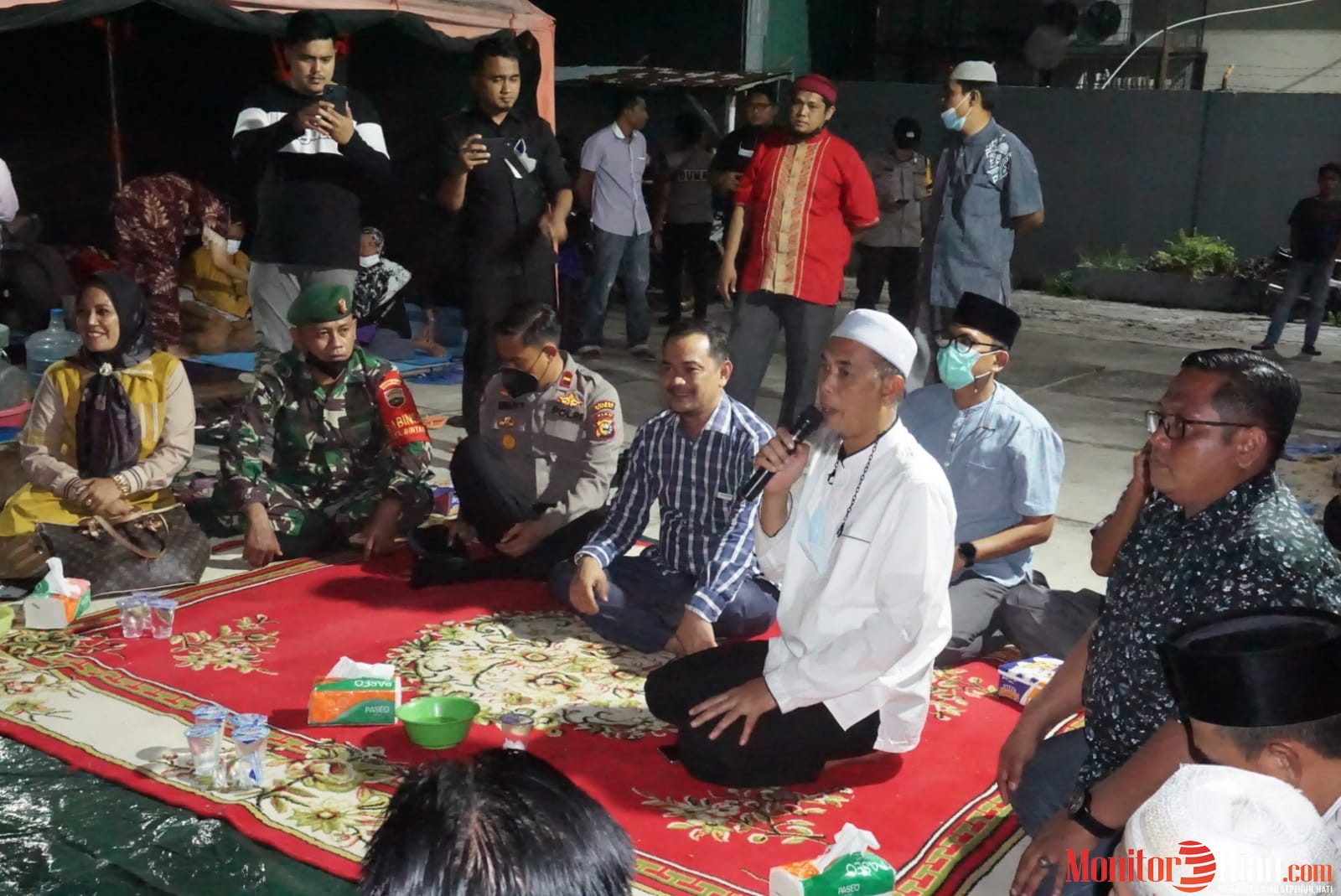 Walikota Dumai Sambangi Posko Pengungsian
