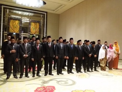 Komisioner KPU Kabupaten dan Kota se-Riau Dilantik di Bandung