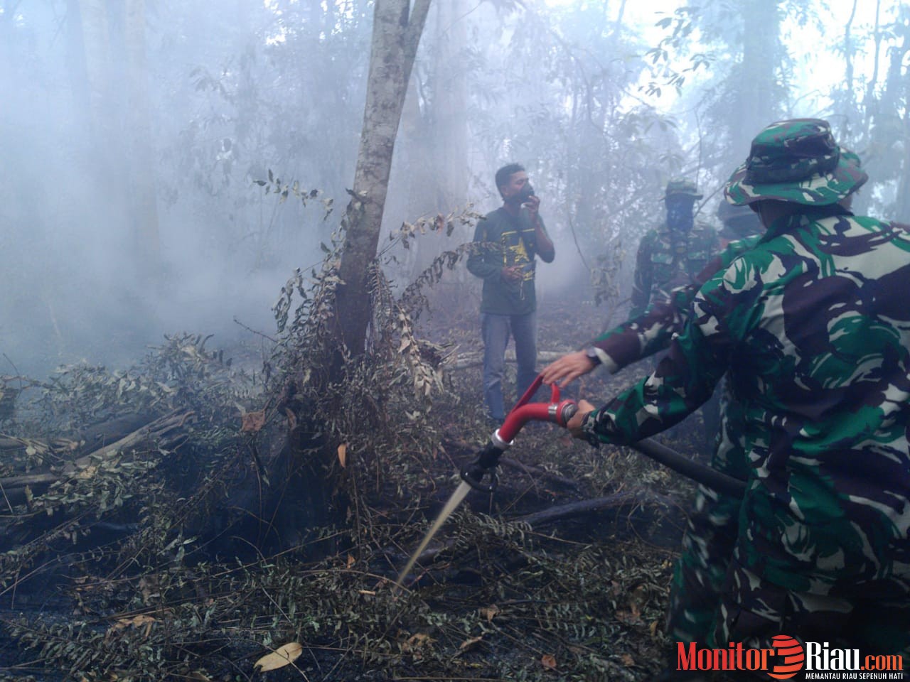 Ratusan Satgas Karhutla Masih Berjibaku Padamkan Karhutla di Pulau Rupat