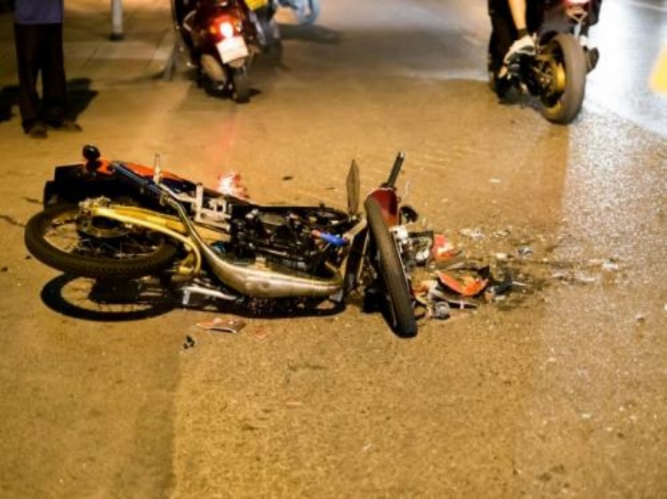 Dua Motor Adu Banteng, Ibu Rumah Tangga Tewas di Tempat