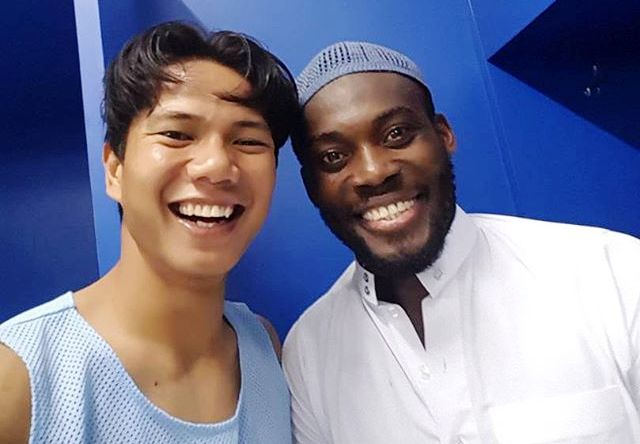 Essien Berbaju Koko dan Berpeci Serta Ucapkan Alhamdulillah