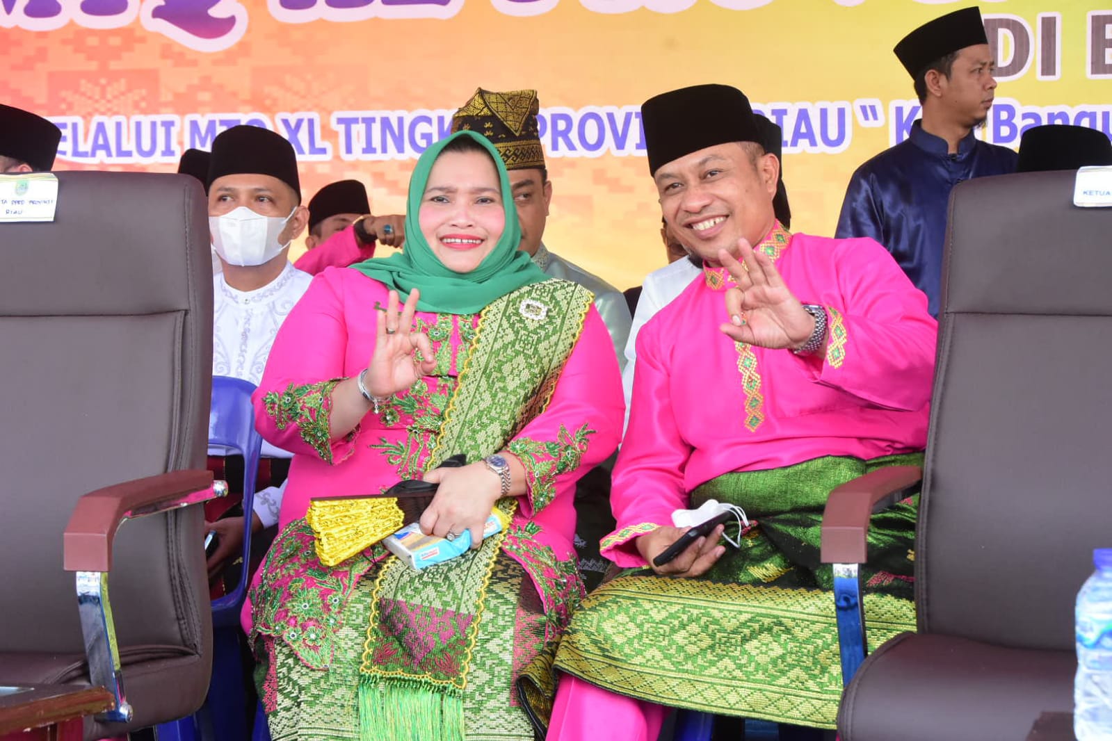 Bupati dan Wakil Bupati Bengkalis Hadiri Pawai Taaruf MTQ Ke 40 Tingkat Provinsi Riau
