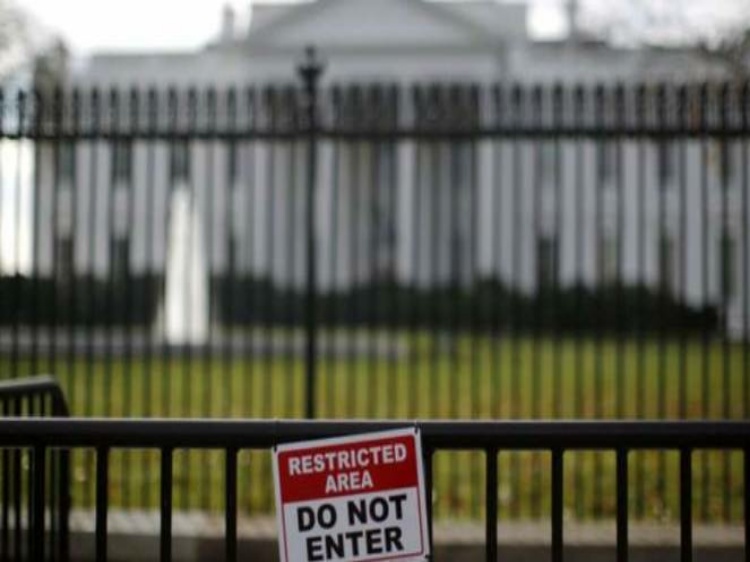 Mengerikan, Pria Tewas Tembak Diri di Depan Gedung Putih