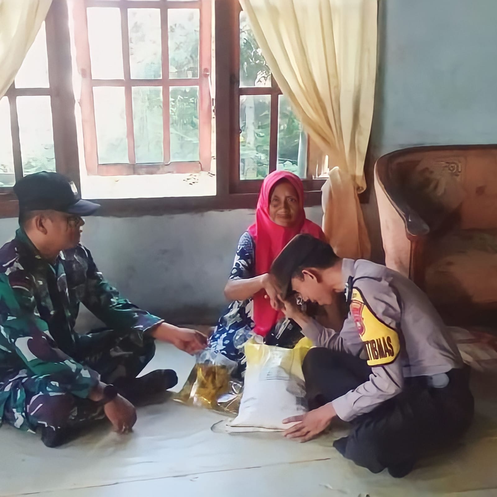 Kapolres Bengkalis Atensi Personilnya Untuk Bersinergi Dengan TNI Bantu Masyarakat Kurang Mampu