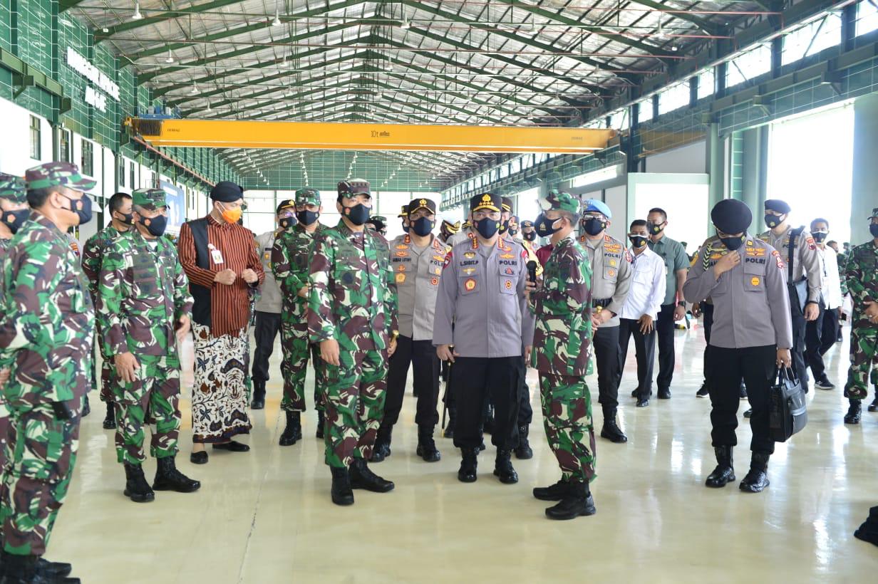 Panglima TNI dan Kapolri Tinjau Vaksinasi Ribuan Anggota untuk Persiapan Pengamanan Mudik Lebaran