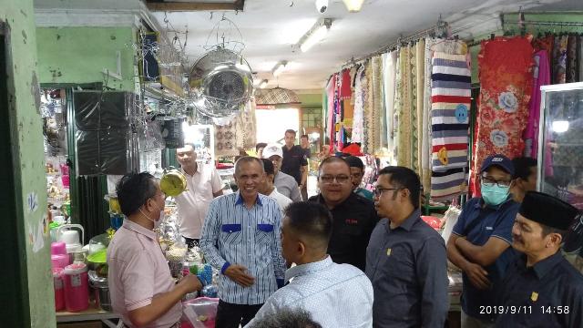 Jual Beli Lesu, Anggota DPRD Pekanbaru Langsung Turun ke Pasar Bawah