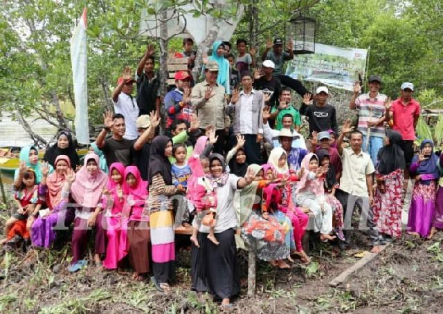 Bupati Inhil Resmikan Parit Basirah Menjadi Kampung Nelayan