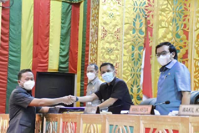 Paripurna Nota Keuangan APBD- P 2021, DPRD Sorot Pemotongan Honor THL Pemko