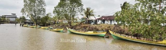 Bupati Inhil Serahkan Zakat Produktif Perahu Nelayan Bermesin
