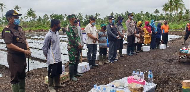 Bupati Resmikan Kampung Tangguh Nusantara di Tembilahan Hulu dan Kempas