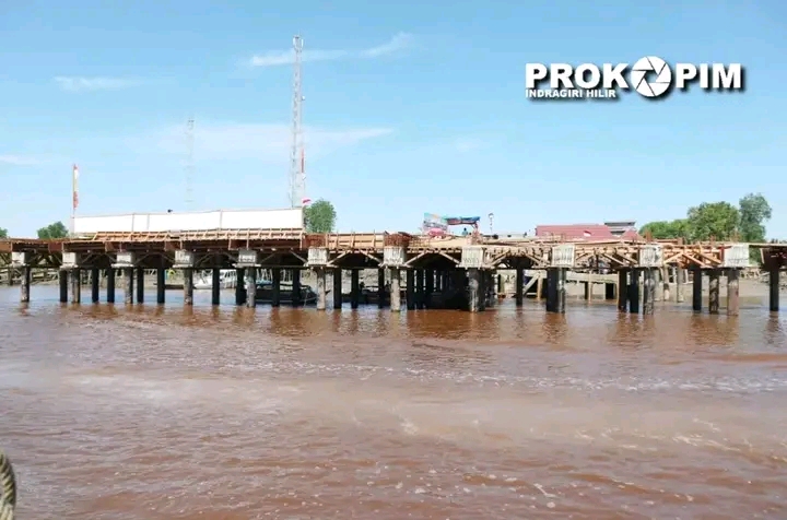 Bupati HM Wardan Serahkan NIKD dan NIPD Kepada Kepala Desa dan Perangkat Desa Se-Kecamatan GAS