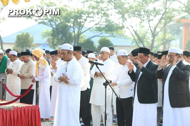 Bupati HM Wardan Sholat Idul Adha 1444 H Bersama Masyarakat Tembilahan