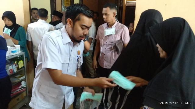 Anggota DPRD Kunlap ke UPTD Capil Tampan, Temukan Lambatnya Proses Penyelesaian e-KTP
