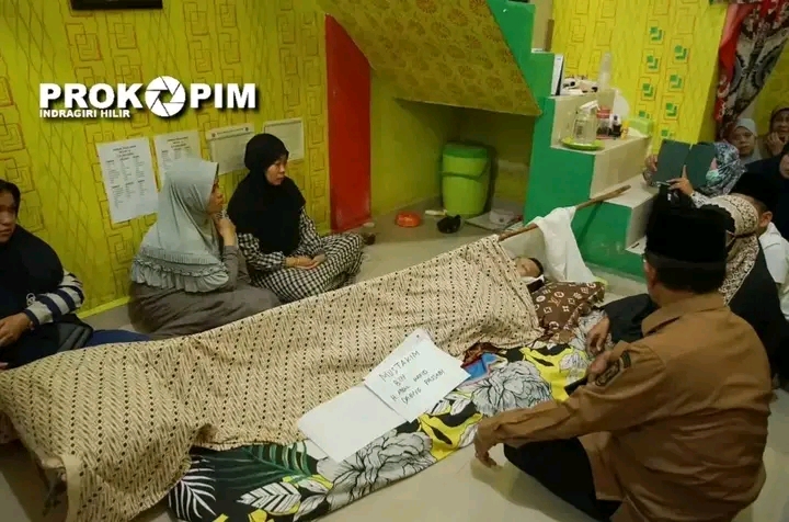 Bupati Wardan Takziah kerumah Duka Almarhum Mustakim Camat Reteh