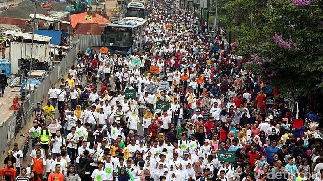 Kegembiraan Jelang Ramadhan Ditandai dengan Bagi-bagi Al Quran